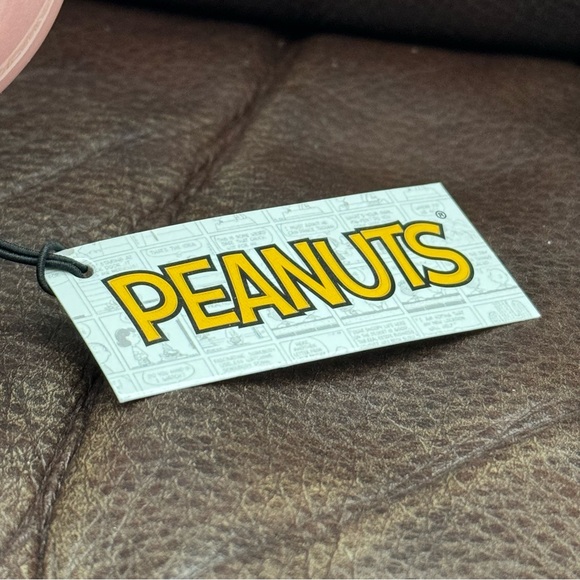 Peanuts Charlie Brown & Snoopy Hugging in Pink Heart Tear Drop Style Ceramic Mug - Picture 7 of 7